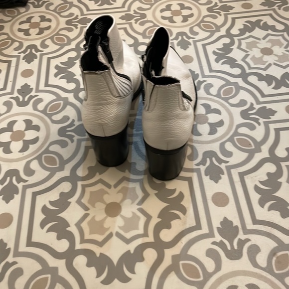 White Leather Cowboy Boot Zipper Kenneth Cole Size 10 - Picture 2 of 7